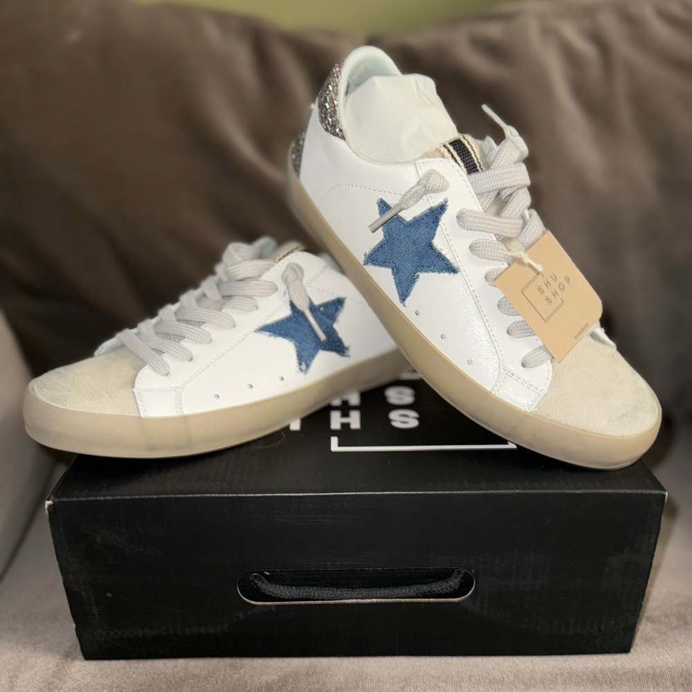 ShuShop White and Blue Star Sneakers Low-Top Casual